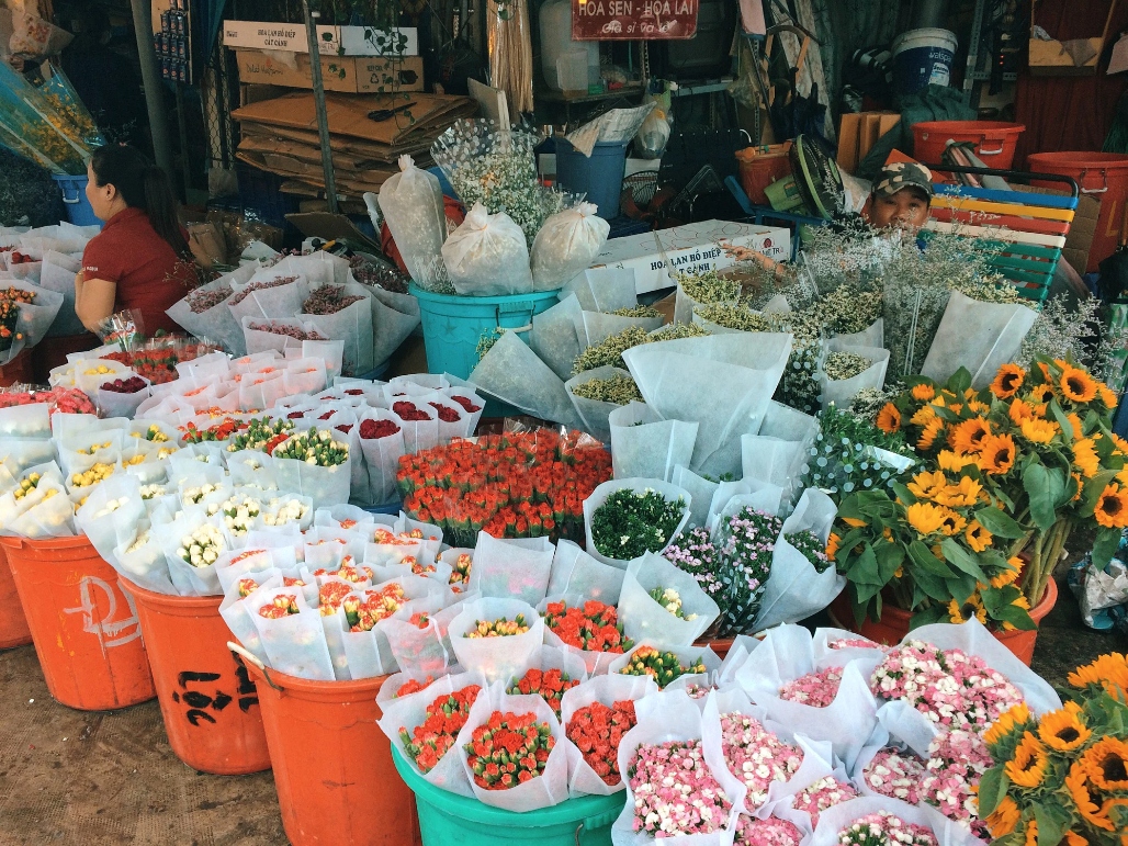 Chợ Hồ Thị Kỷ có nhiều loại hoa tươi và đẹp cho bạn lựa chọn