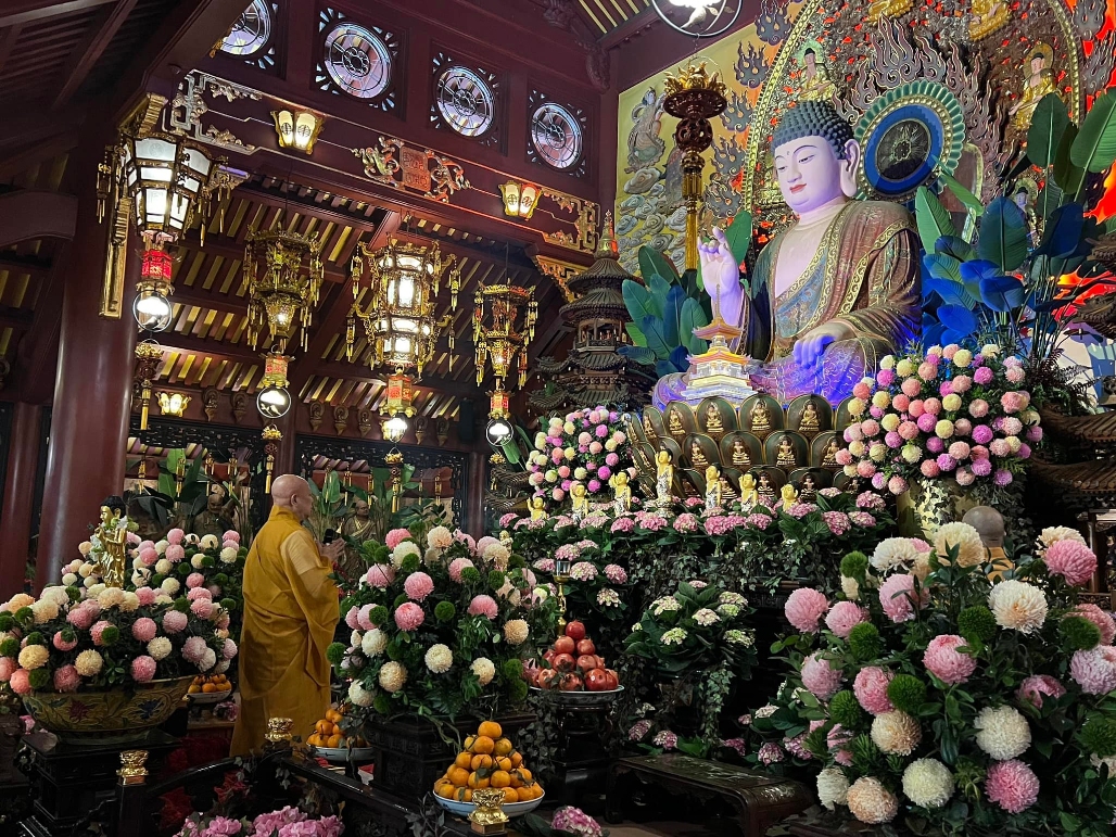 Chiêm ngưỡng vẻ đẹp của tượng Phật khi đến với chùa Viên Giác